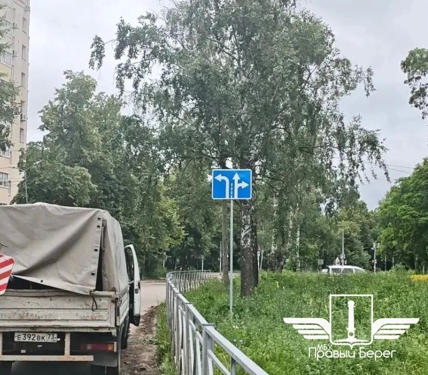 На перекрестке улиц Терешковой и Полбина установили дорожные знаки «Направление движения по полосам» На перекрестке улиц Терешковой и Полбина установили дорожные знаки «Направление движения по полосам»