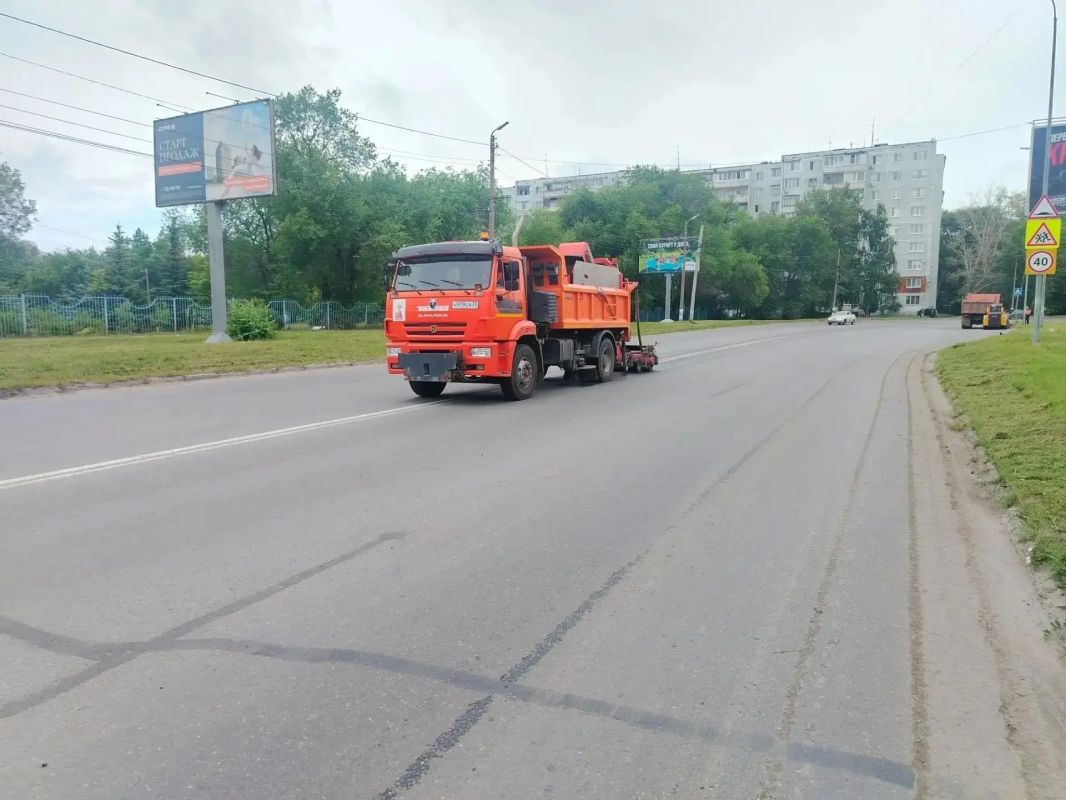 Ульяновские дорожники продолжают асфальтирование мест коммунальных раскопок Ульяновские дорожники продолжают асфальтирование мест коммунальных раскопок