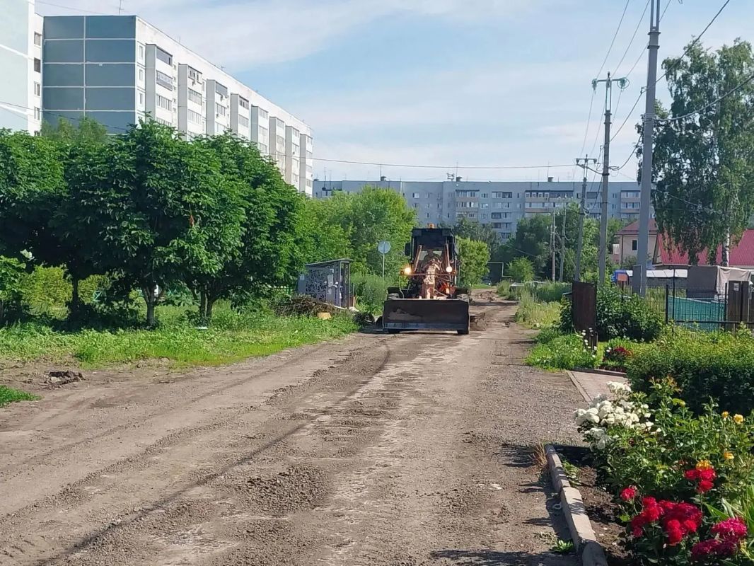 В Ульяновске продолжается ремонт дворов по губернаторской программе «Мой двор» В Ульяновске продолжается ремонт дворов по губернаторской программе «Мой двор»