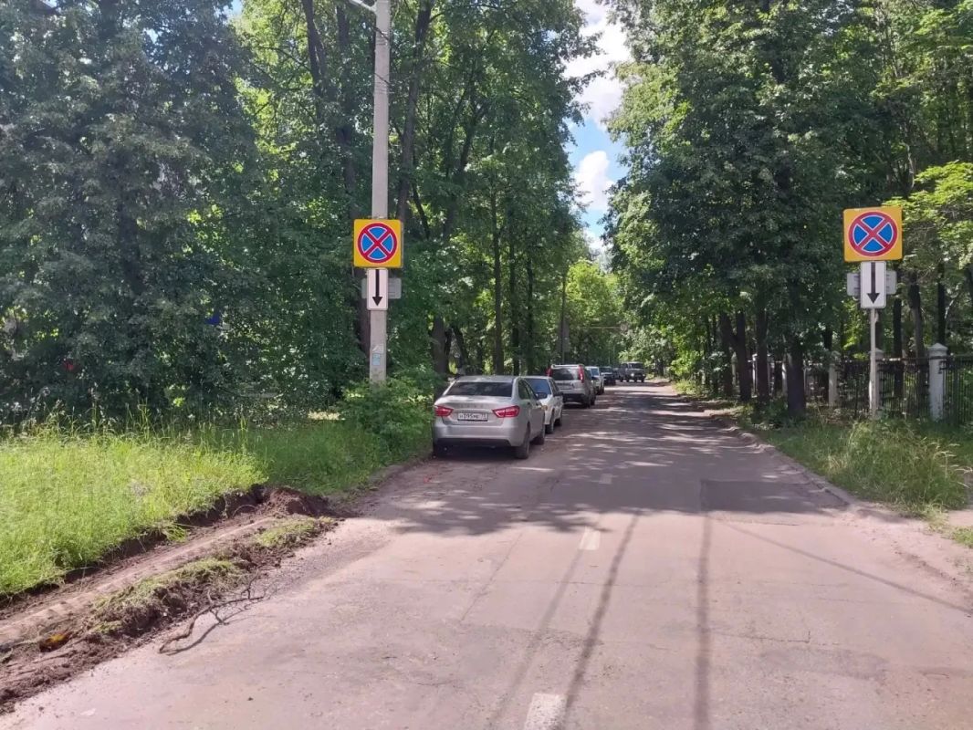 Уважаемые жители! Просьба освободить проезд Полбина Уважаемые жители! Просьба освободить проезд Полбина