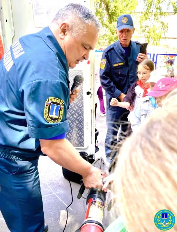 Урок безопасности: как ульяновские школьники стали пожарными на один день! Урок безопасности: как ульяновские школьники стали пожарными на один день!