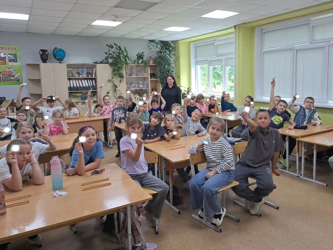 Специалисты Дирекции безопасности дорожного движения совместно с представителями Госавтоинспекции провели для ребят Средней школы №46 имени И.С. Полбина, СШ № 62 и Школы 61 не просто лекцию, а настоящий открытый разговор о... Специалисты Дирекции безопасности дорожного движения совместно с представителями Госавтоинспекции провели для ребят Средней школы №46 имени И.С. Полбина, СШ № 62 и Школы 61 не просто лекцию, а настоящий открытый разговор о...