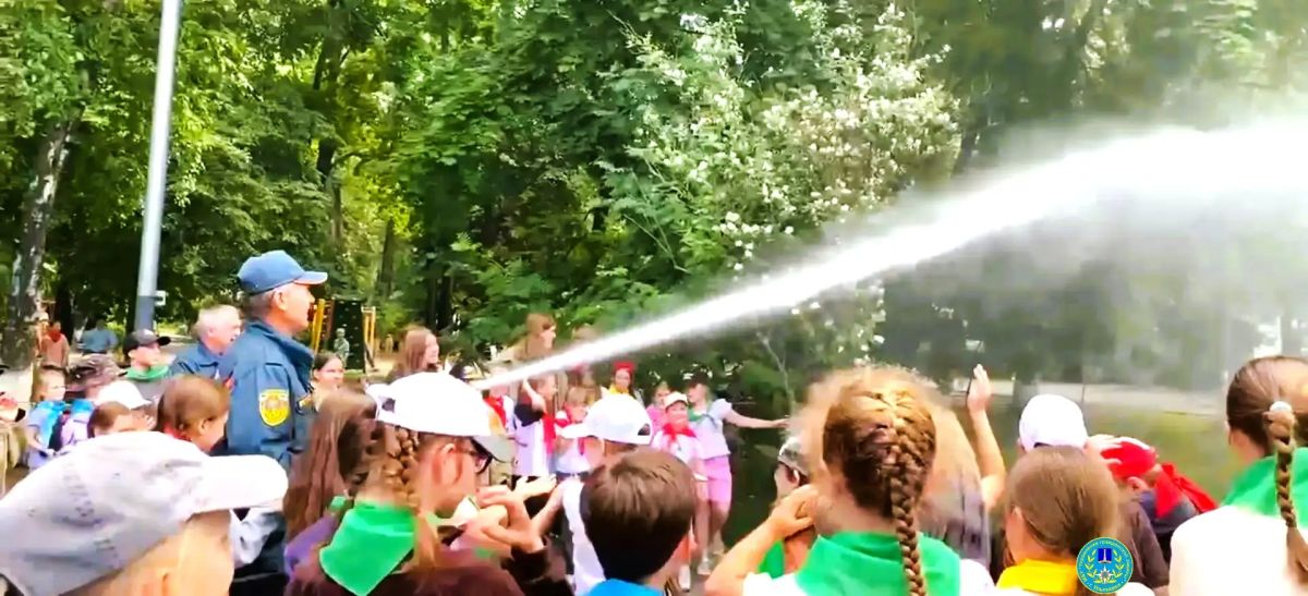 Урок безопасности: как ульяновские школьники стали пожарными на один день! Урок безопасности: как ульяновские школьники стали пожарными на один день!