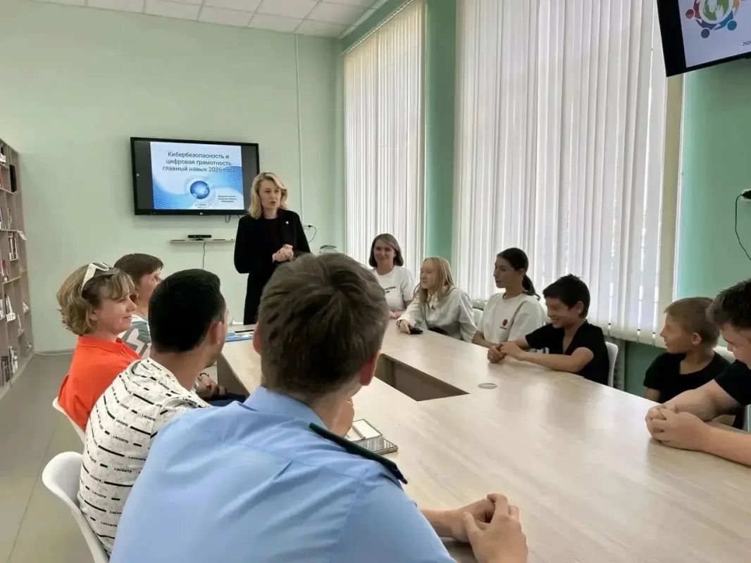 Заместитель прокурора Майнского района Храменков К.В. и Уполномоченный по правам ребёнка в Ульяновской области Иванова О.А. провели с представителями администрации муниципального образования "Майнский район" совещание по... Заместитель прокурора Майнского района Храменков К.В. и Уполномоченный по правам ребёнка в Ульяновской области Иванова О.А. провели с представителями администрации муниципального образования "Майнский район" совещание по...