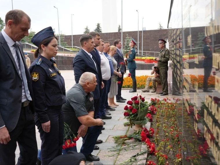 В Ульяновске почтили память ветеранов боевых действий В Ульяновске почтили память ветеранов боевых действий