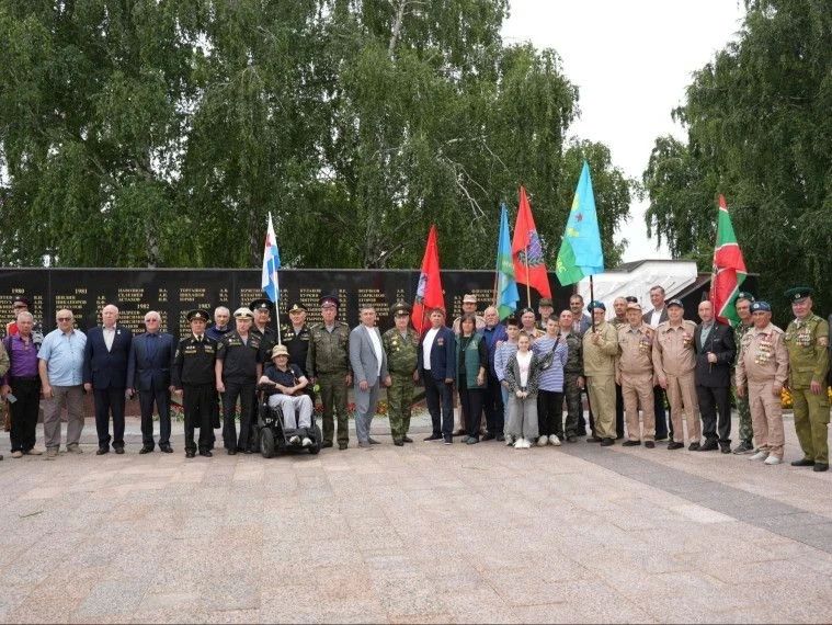 В Ульяновске почтили память ветеранов боевых действий В Ульяновске почтили память ветеранов боевых действий