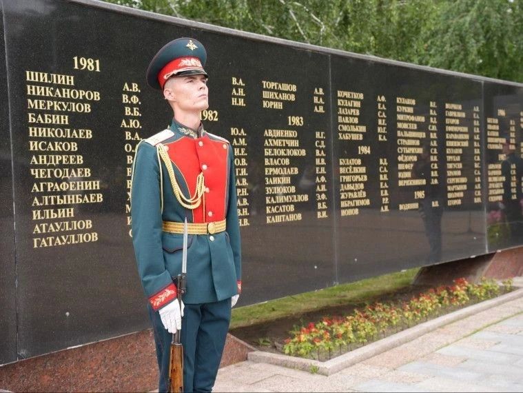 В Ульяновске почтили память ветеранов боевых действий В Ульяновске почтили память ветеранов боевых действий