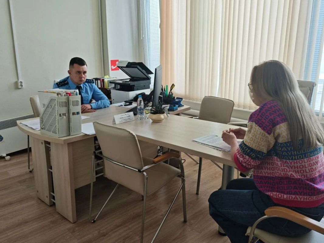 Заместитель прокурора Ленинского района г. Ульяновска Денис Герасимов провел выездной личный прием работников АО «НПП «Завод Искра» Заместитель прокурора Ленинского района г. Ульяновска Денис Герасимов провел выездной личный прием работников АО «НПП «Завод Искра»