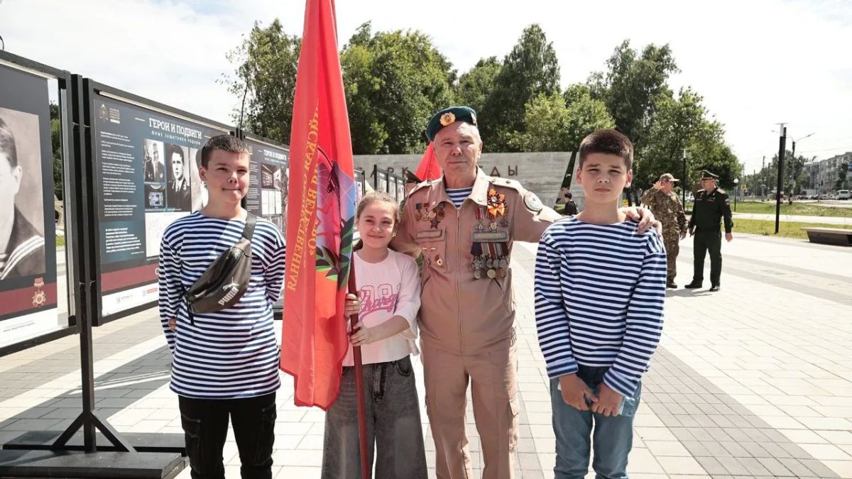 Ульяновске открылась выставка «Герои и подвиги — юные защитники Родины» Ульяновске открылась выставка «Герои и подвиги — юные защитники Родины»