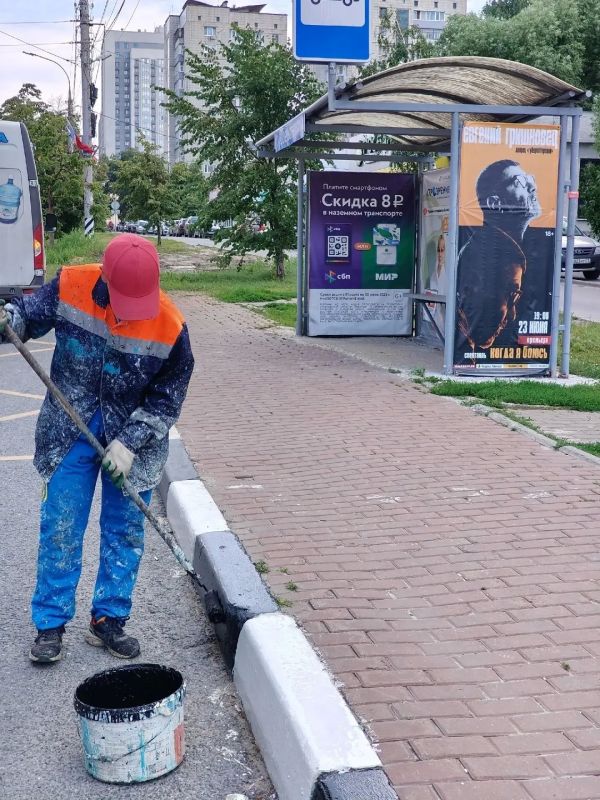В этом сезоне ульяновские дорожники впервые за смену уложили больше двух тысяч квадратных метров асфальта В этом сезоне ульяновские дорожники впервые за смену уложили больше двух тысяч квадратных метров асфальта