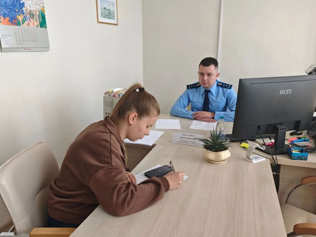 Заместитель прокурора Ленинского района г. Ульяновска Денис Герасимов провел выездной личный прием работников АО «НПП «Завод Искра» Заместитель прокурора Ленинского района г. Ульяновска Денис Герасимов провел выездной личный прием работников АО «НПП «Завод Искра»