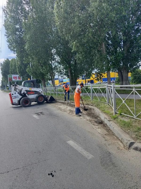 В этом сезоне ульяновские дорожники впервые за смену уложили больше двух тысяч квадратных метров асфальта В этом сезоне ульяновские дорожники впервые за смену уложили больше двух тысяч квадратных метров асфальта
