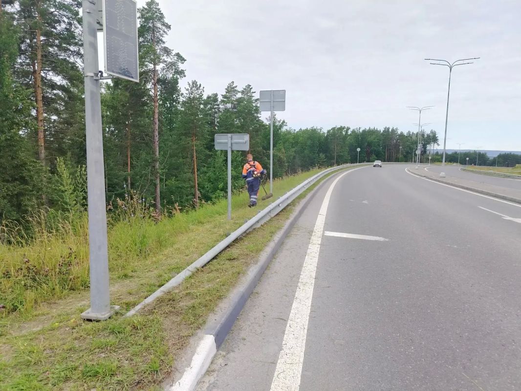 В этом сезоне ульяновские дорожники впервые за смену уложили больше двух тысяч квадратных метров асфальта В этом сезоне ульяновские дорожники впервые за смену уложили больше двух тысяч квадратных метров асфальта