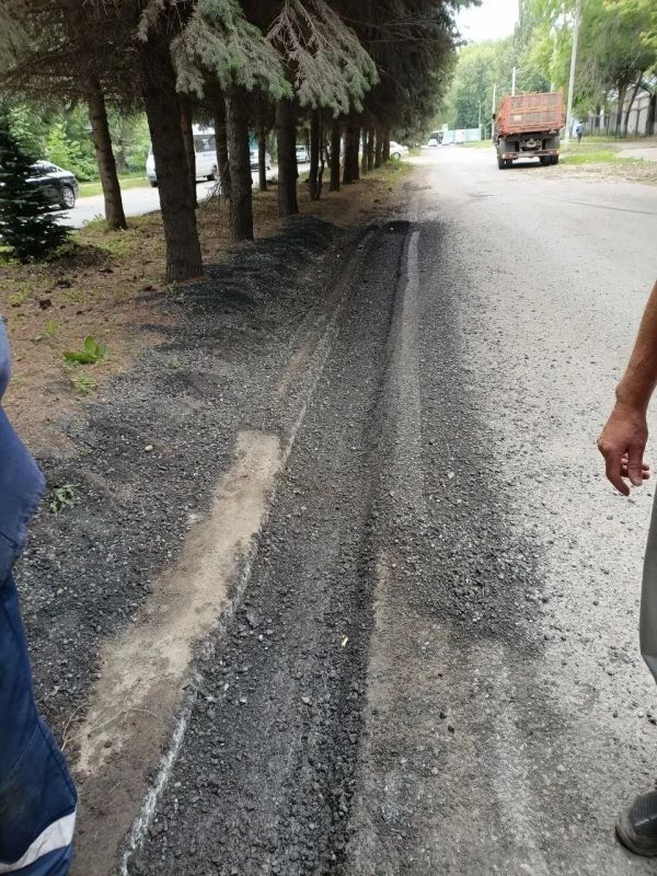 В этом сезоне ульяновские дорожники впервые за смену уложили больше двух тысяч квадратных метров асфальта В этом сезоне ульяновские дорожники впервые за смену уложили больше двух тысяч квадратных метров асфальта
