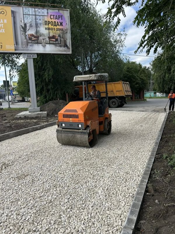 В этом сезоне ульяновские дорожники впервые за смену уложили больше двух тысяч квадратных метров асфальта В этом сезоне ульяновские дорожники впервые за смену уложили больше двух тысяч квадратных метров асфальта