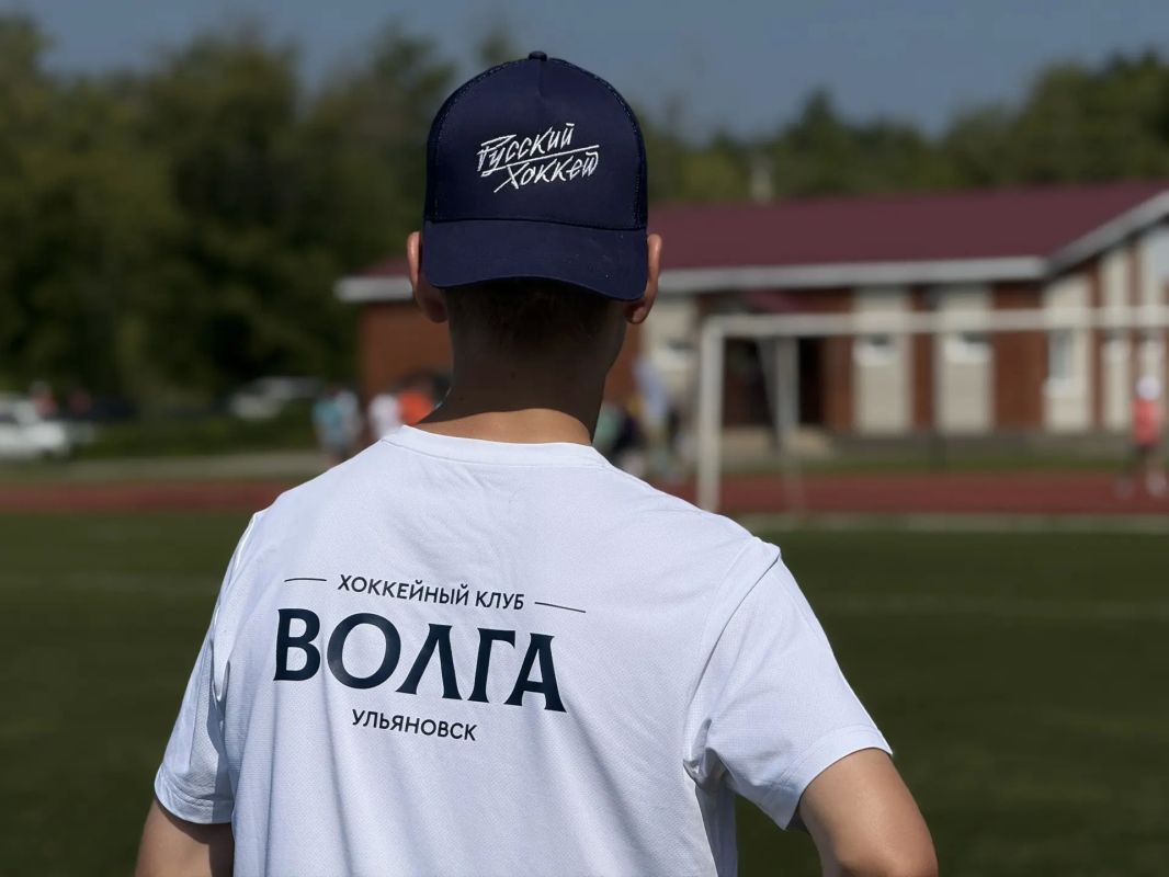Парни из хоккейной «Волги» провели мастер-класс для всех желающих Парни из хоккейной «Волги» провели мастер-класс для всех желающих