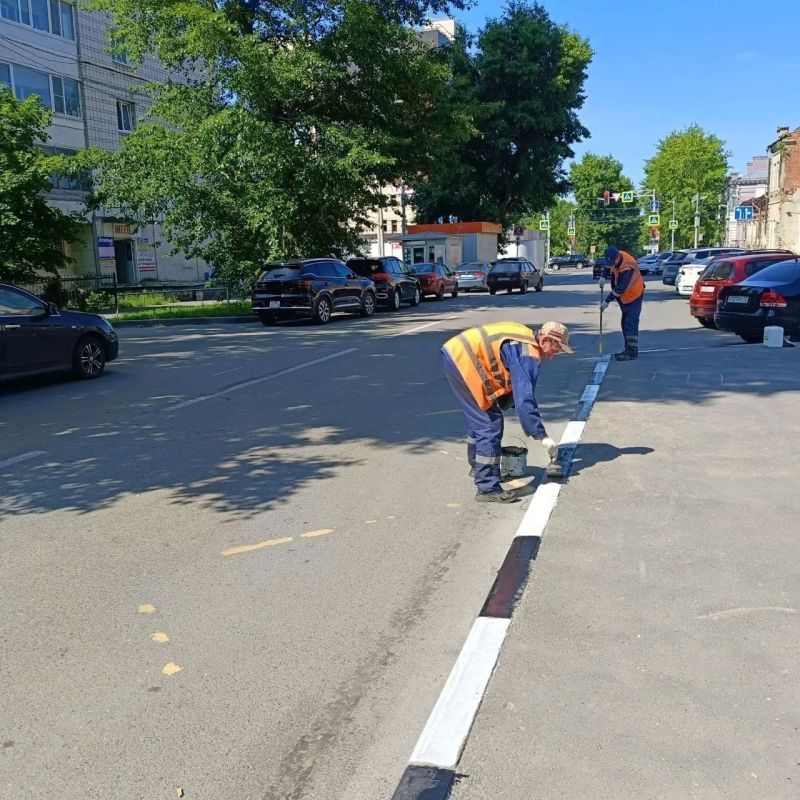 В течение суток на содержании и благоустройстве Ульяновска задействовали 115 единиц спецтехники и 150 рабочих В течение суток на содержании и благоустройстве Ульяновска задействовали 115 единиц спецтехники и 150 рабочих