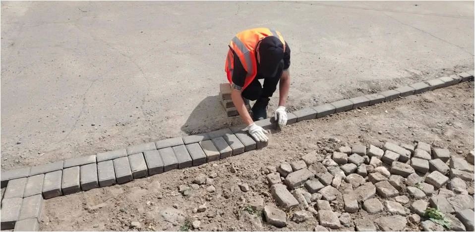 В Ульяновске провели уборку на территории старого Свияжского пляжа В Ульяновске провели уборку на территории старого Свияжского пляжа