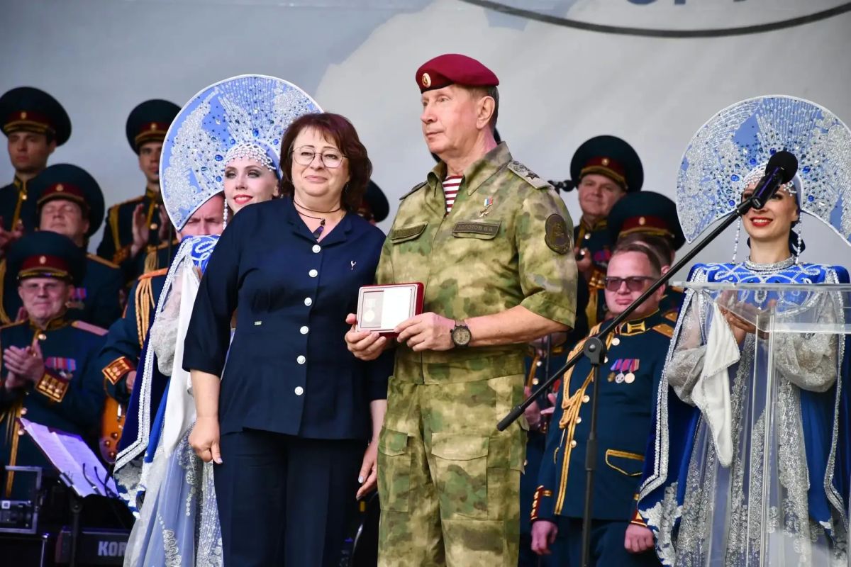 Александра Болдакина и Виктора Золотова отметили памятными знаками «100 лет городу Сасово» Александра Болдакина и Виктора Золотова отметили памятными знаками «100 лет городу Сасово»