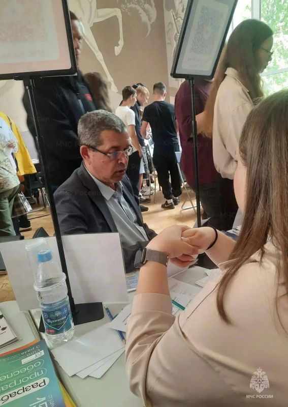 Ярмарка вакансий: ведомство знакомит молодёжь с профессиями в системе МЧС России Ярмарка вакансий: ведомство знакомит молодёжь с профессиями в системе МЧС России