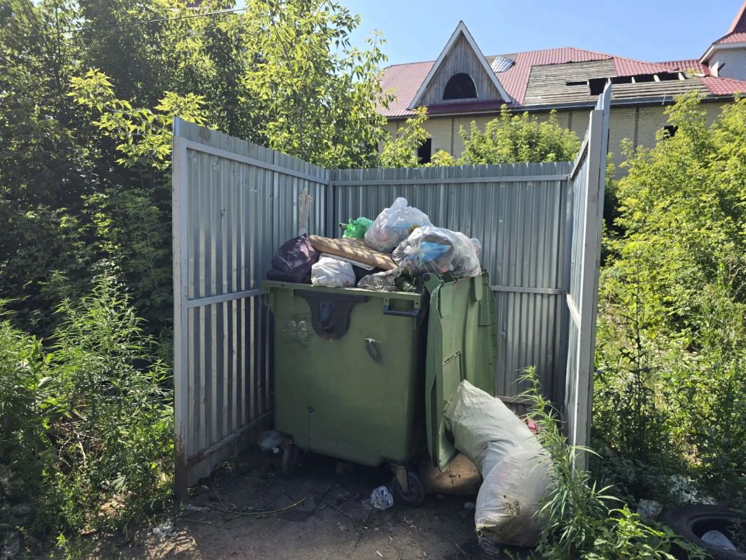 Общественники нашли навалы мусора на контейнерных площадках Заволжья Общественники нашли навалы мусора на контейнерных площадках Заволжья