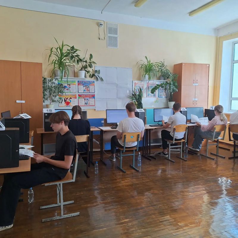 Более 1000 выпускников школ Ульяновской области стали участниками «президентских» дней ЕГЭ! Более 1000 выпускников школ Ульяновской области стали участниками «президентских» дней ЕГЭ!
