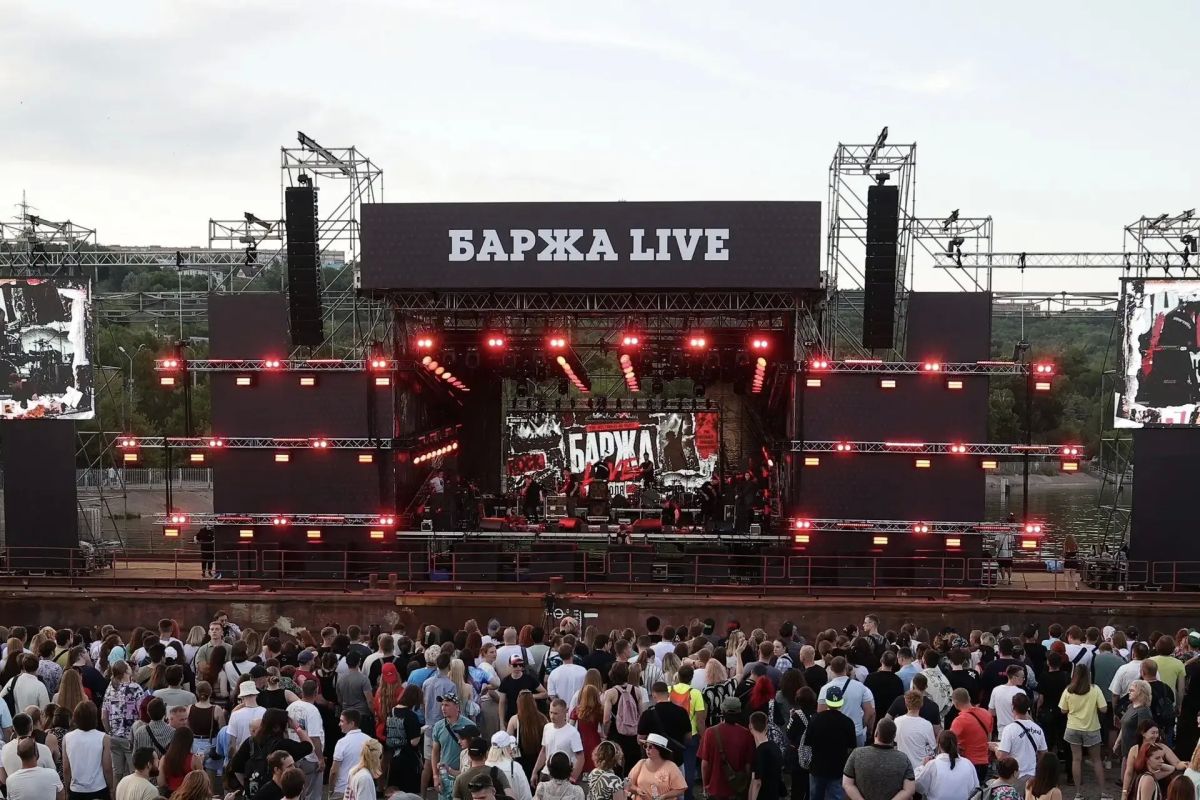 Тысячи ульяновцев и гостей города пришли на открытие фестиваля «Баржа Live» 11 июля