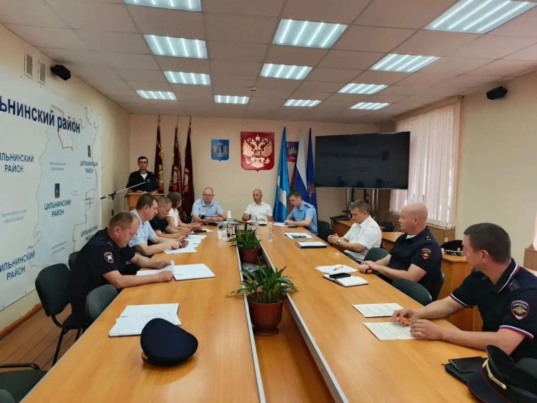 Прокурор Цильнинского района Виктор Нагорный принял участие в оперативном совещании, посвященном состоянию законности на территории района Прокурор Цильнинского района Виктор Нагорный принял участие в оперативном совещании, посвященном состоянию законности на территории района