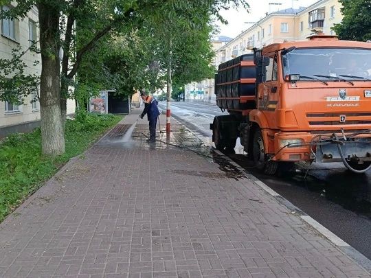 В минувшие выходные в Ульяновске ремонтировали 12 дорог и дворов В минувшие выходные в Ульяновске ремонтировали 12 дорог и дворов