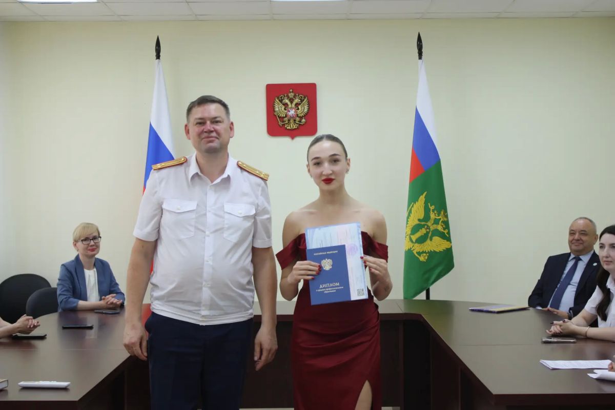 В Ульяновске сотрудники следственного управления СК России приняли участие в торжественном мероприятии вручения дипломов выпускникам Юридического колледжа РПА Минюста России В Ульяновске сотрудники следственного управления СК России приняли участие в торжественном мероприятии вручения дипломов выпускникам Юридического колледжа РПА Минюста России