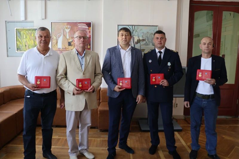 Ульяновская Городская Дума отметила активных ульяновцев нагрудными знаками «За содействие СВО»