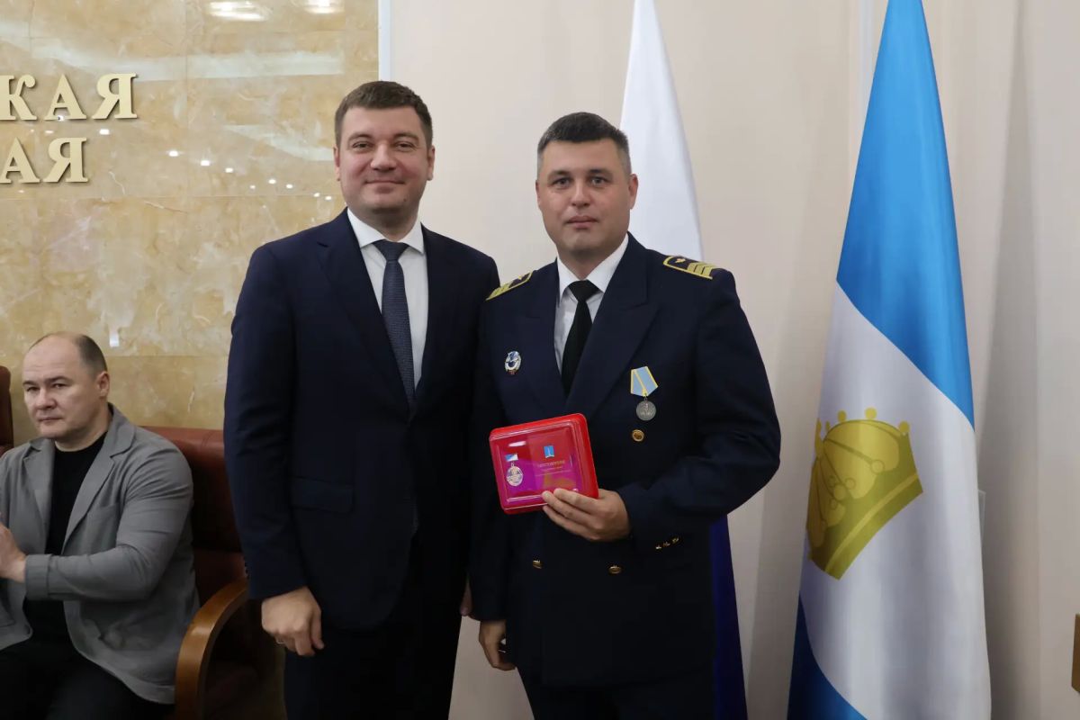 Ульяновская Городская Дума отметила активных ульяновцев нагрудными знаками «За содействие СВО» Ульяновская Городская Дума отметила активных ульяновцев нагрудными знаками «За содействие СВО»