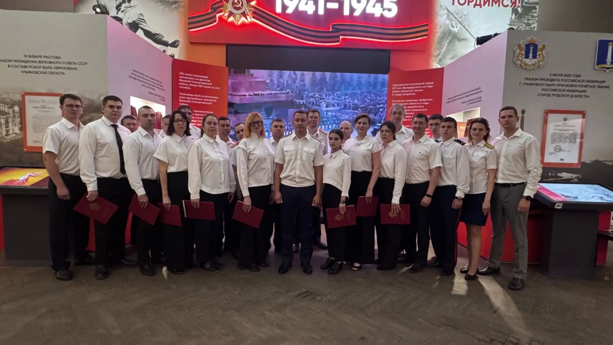 В ознаменование Дня сотрудника органов следствия Российской Федерации в Ульяновске состоялась торжественная церемония принятия присяги молодыми специалистами следственного управления В ознаменование Дня сотрудника органов следствия Российской Федерации в Ульяновске состоялась торжественная церемония принятия присяги молодыми специалистами следственного управления
