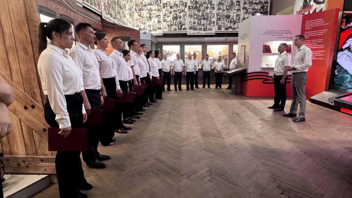 В ознаменование Дня сотрудника органов следствия Российской Федерации в Ульяновске состоялась торжественная церемония принятия присяги молодыми специалистами следственного управления В ознаменование Дня сотрудника органов следствия Российской Федерации в Ульяновске состоялась торжественная церемония принятия присяги молодыми специалистами следственного управления