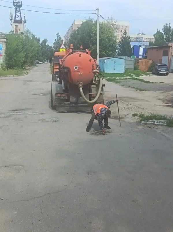Накануне ульяновские дорожники привели в порядок 10 участков проезжей части Накануне ульяновские дорожники привели в порядок 10 участков проезжей части