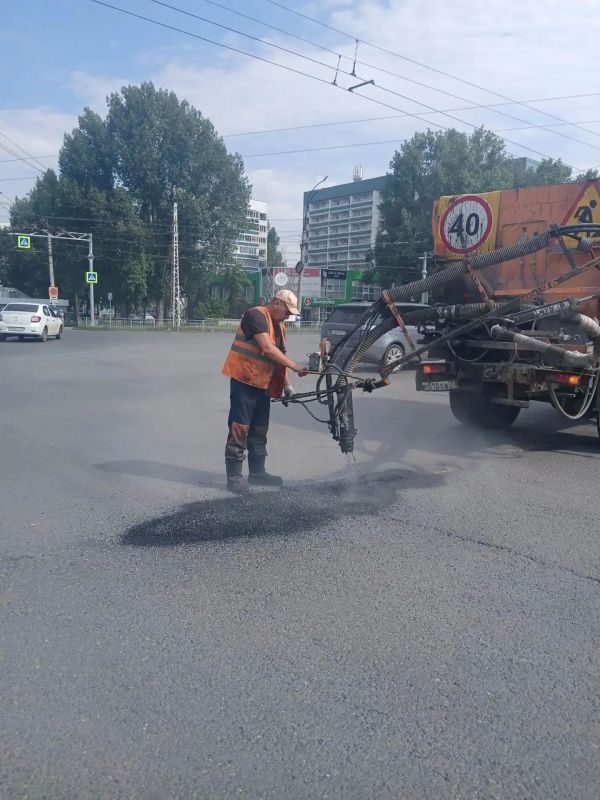 Накануне ульяновские дорожники привели в порядок 10 участков проезжей части Накануне ульяновские дорожники привели в порядок 10 участков проезжей части