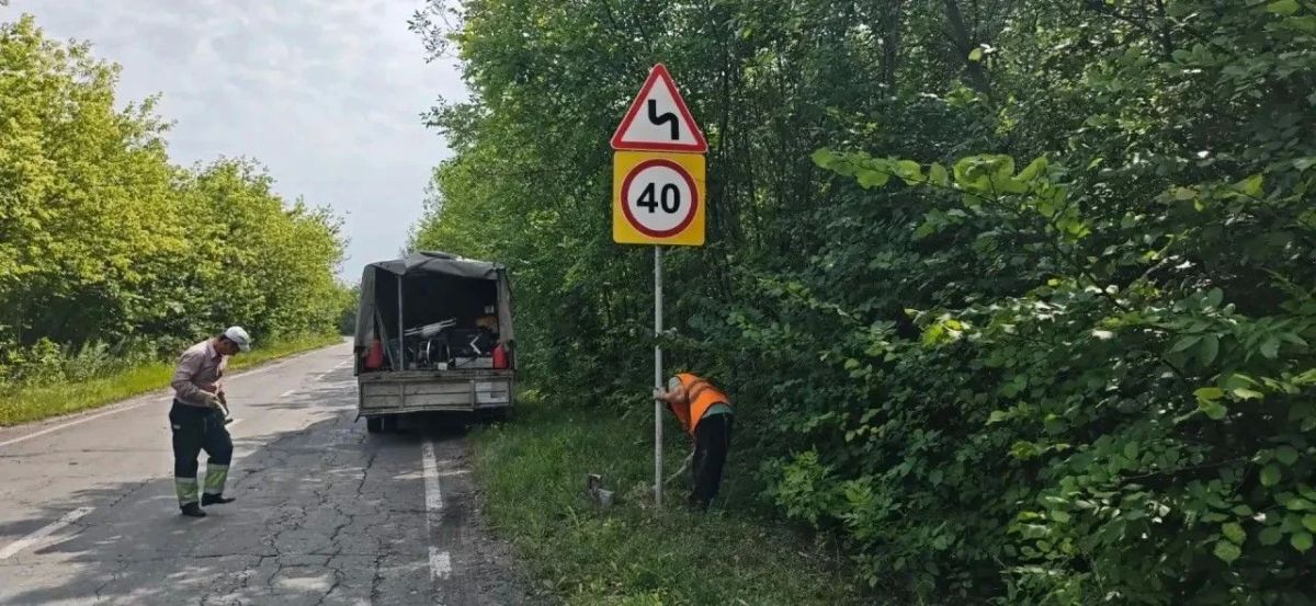 Накануне ульяновские дорожники привели в порядок 10 участков проезжей части Накануне ульяновские дорожники привели в порядок 10 участков проезжей части