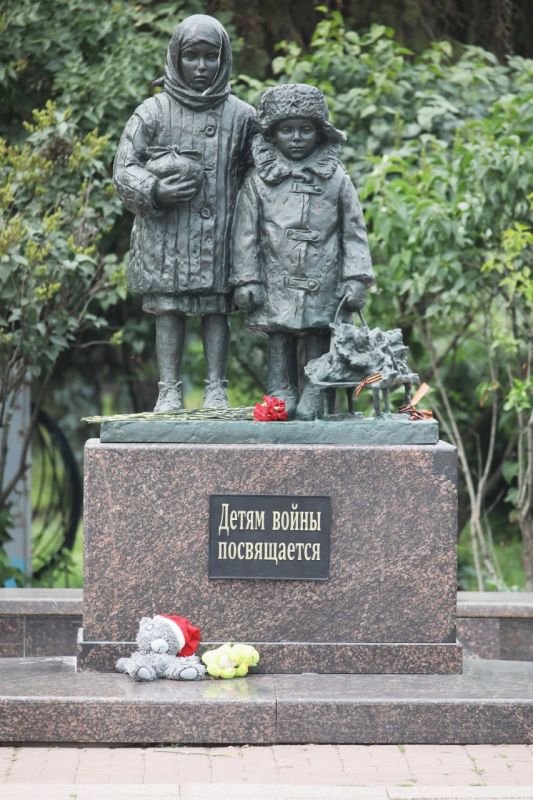 Сегодня, в День памяти детей - жертв войны в Донбассе, депутаты Законодательного Собрания Ульяновской области присоединились к общенациональной акции скорби Сегодня, в День памяти детей - жертв войны в Донбассе, депутаты Законодательного Собрания Ульяновской области присоединились к общенациональной акции скорби