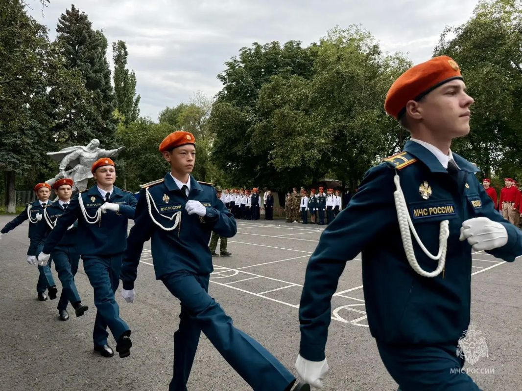 Профильная смена МЧС России стартовала в центре «Авангард» Профильная смена МЧС России стартовала в центре «Авангард»