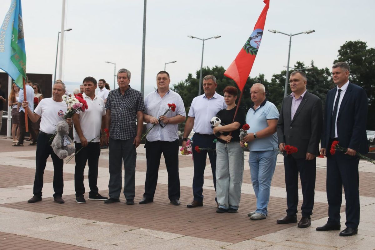 Сегодня, в День памяти детей - жертв войны в Донбассе, депутаты Законодательного Собрания Ульяновской области присоединились к общенациональной акции скорби Сегодня, в День памяти детей - жертв войны в Донбассе, депутаты Законодательного Собрания Ульяновской области присоединились к общенациональной акции скорби