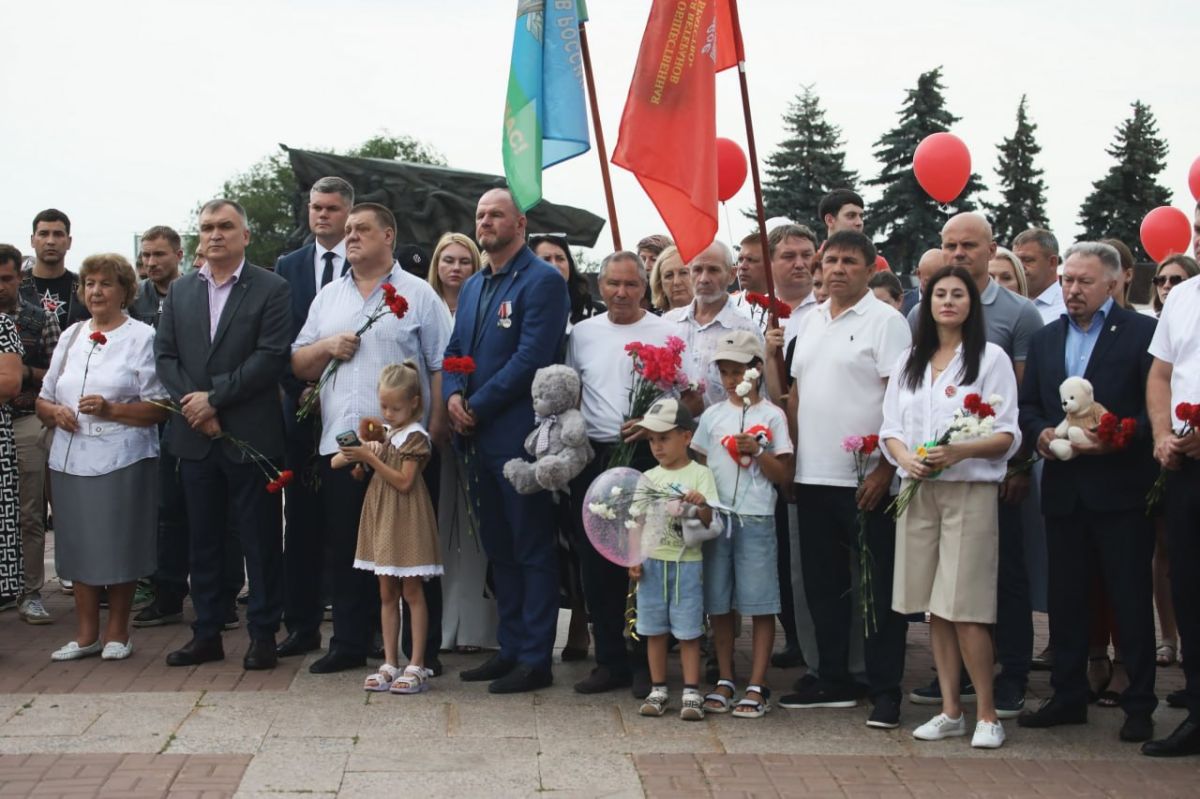 Сегодня, в День памяти детей - жертв войны в Донбассе, депутаты Законодательного Собрания Ульяновской области присоединились к общенациональной акции скорби Сегодня, в День памяти детей - жертв войны в Донбассе, депутаты Законодательного Собрания Ульяновской области присоединились к общенациональной акции скорби