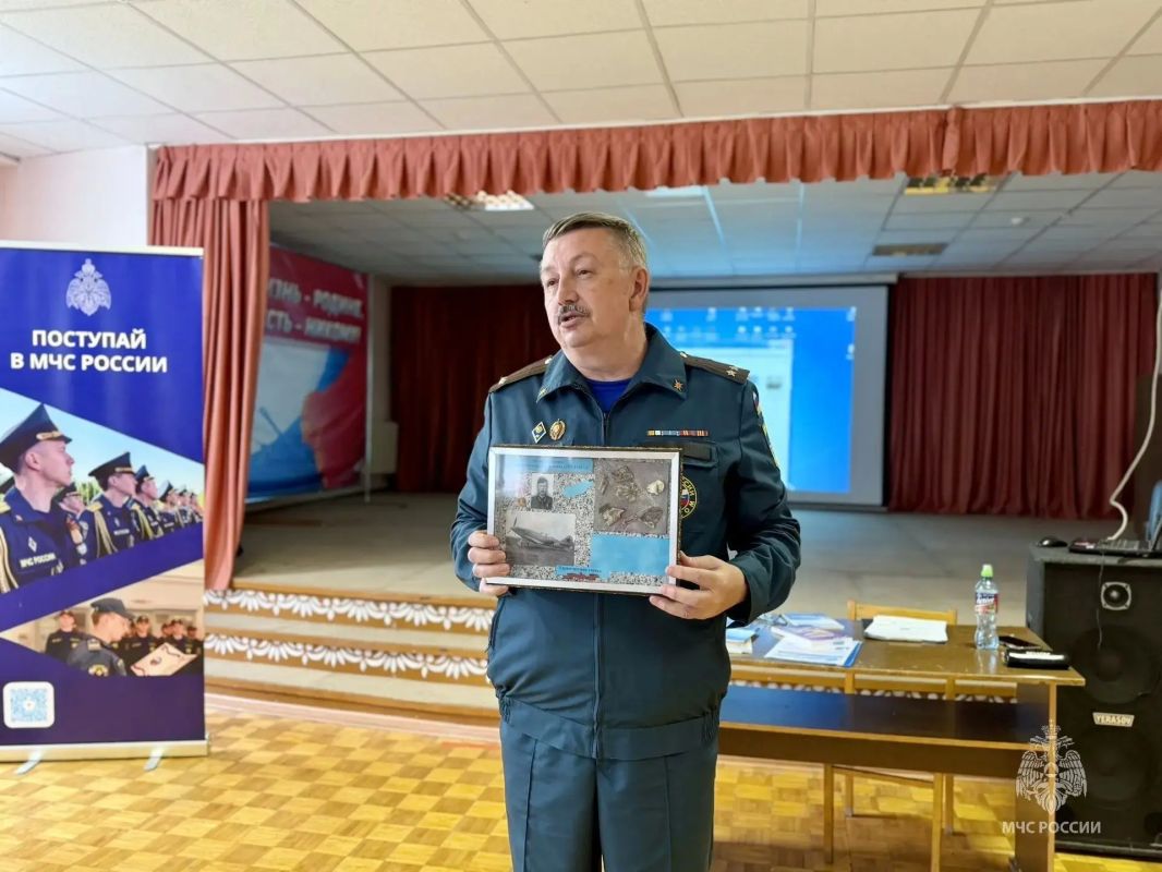 Профильная смена МЧС России стартовала в центре «Авангард» Профильная смена МЧС России стартовала в центре «Авангард»