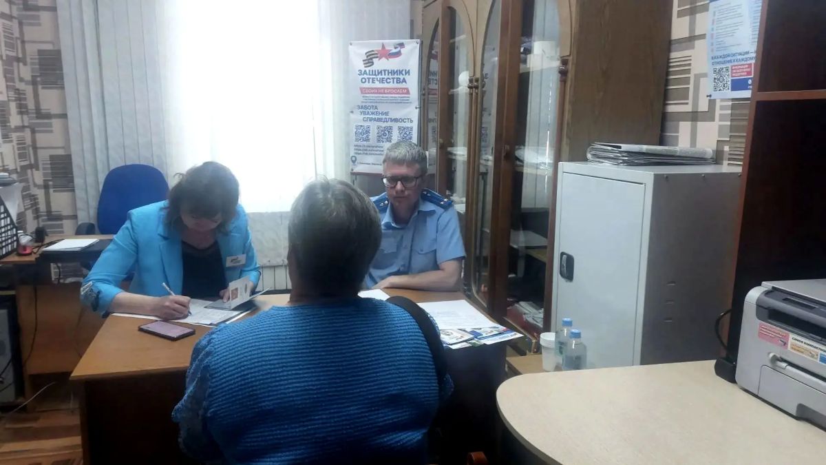 Прокурор Барышского района Киселев М.С. совместно с работником регионального филиала Государственного фонда поддержки участников специальной военной операции «Защитники Отечества» провел личный прием участников специальной... Прокурор Барышского района Киселев М.С. совместно с работником регионального филиала Государственного фонда поддержки участников специальной военной операции «Защитники Отечества» провел личный прием участников специальной...