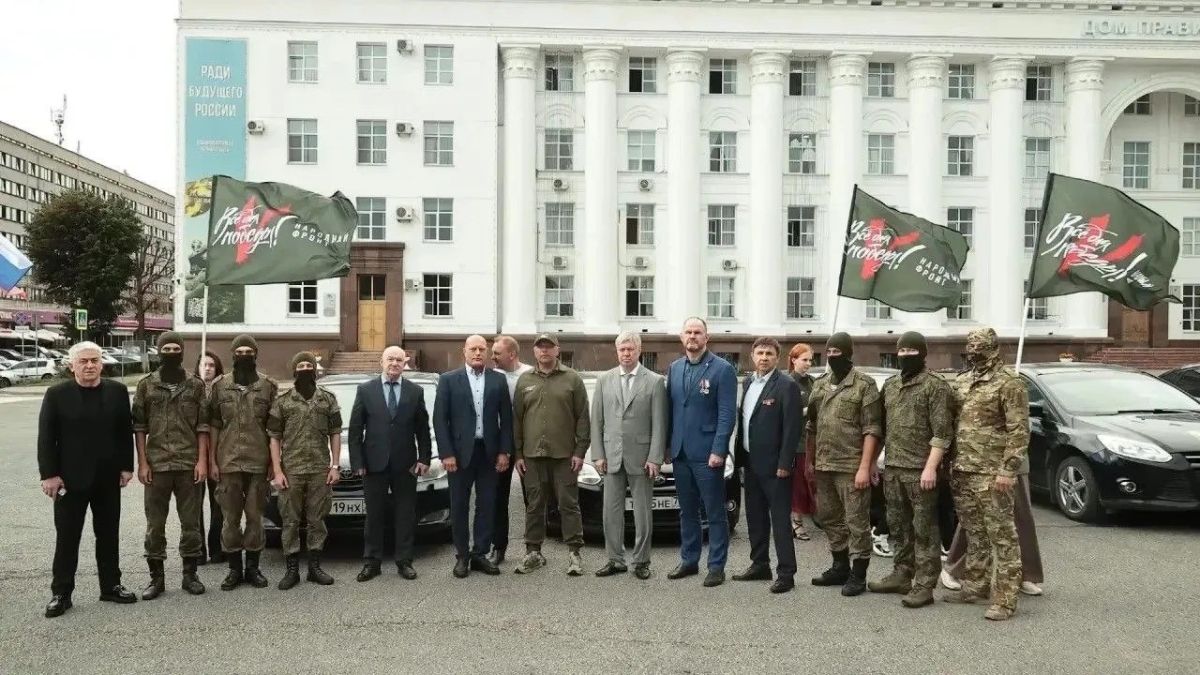 Председатель комитета по государственному строительству, местному самоуправлению и развитию гражданского общества, а также поддержке ветеранов боевых действий и членов их семей Алексей Кошаев принял участие в передаче... Председатель комитета по государственному строительству, местному самоуправлению и развитию гражданского общества, а также поддержке ветеранов боевых действий и членов их семей Алексей Кошаев принял участие в передаче...