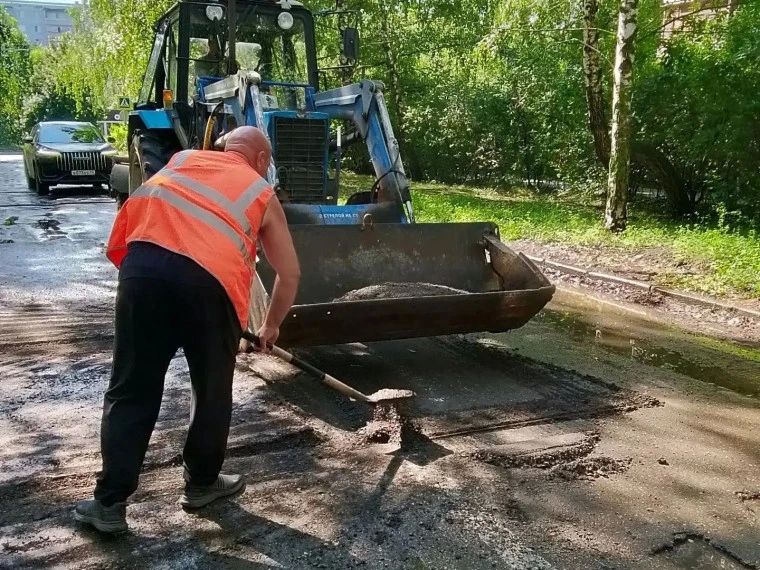 Дорожные службы Ульяновска продолжают ликвидацию последствий залпового ливня Дорожные службы Ульяновска продолжают ликвидацию последствий залпового ливня