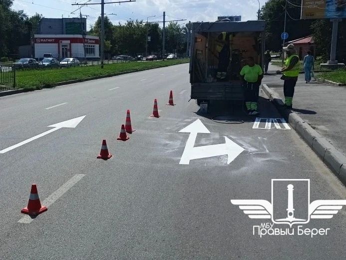 Дорожные службы Ульяновска продолжают ликвидацию последствий залпового ливня Дорожные службы Ульяновска продолжают ликвидацию последствий залпового ливня