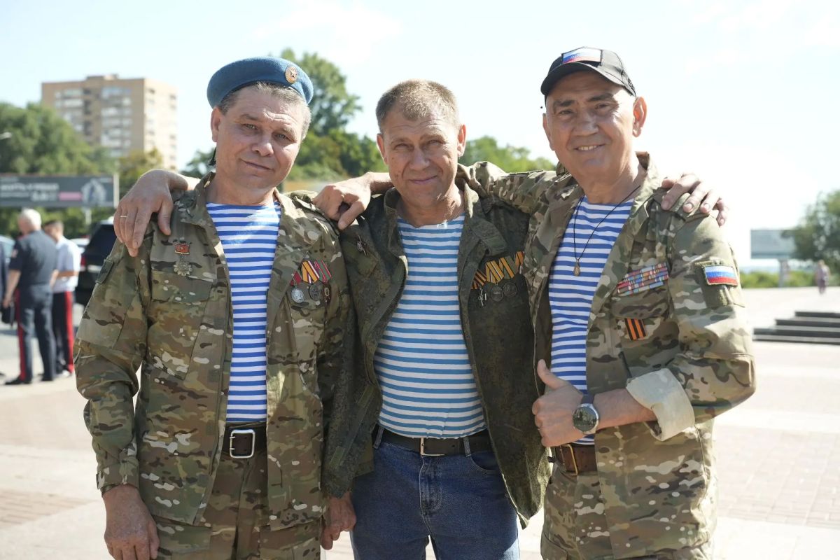 В Ульяновске почтили память погибших за Родину десантников В Ульяновске почтили память погибших за Родину десантников
