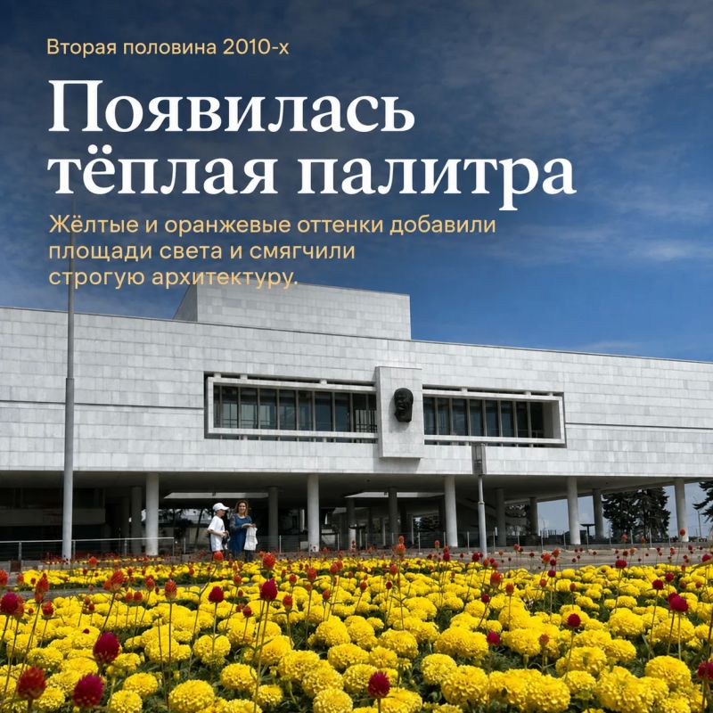 Площадь Ленина успела побыть красной, разноцветной и даже фиолетовой Площадь Ленина успела побыть красной, разноцветной и даже фиолетовой