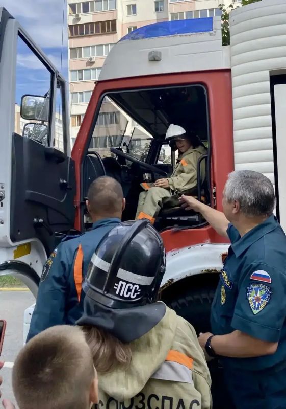 В Засвияжском районе Ульяновска прошел обучающий праздник «Пожарный, спасатель — профессия героическая!» В Засвияжском районе Ульяновска прошел обучающий праздник «Пожарный, спасатель — профессия героическая!»