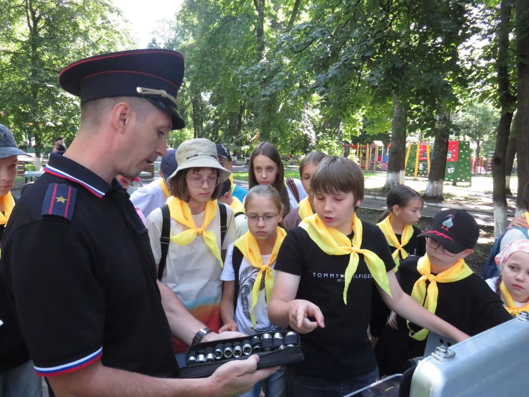 В Ульяновской области стартовала Всероссийская акция «Зарядка со стражем порядка» В Ульяновской области стартовала Всероссийская акция «Зарядка со стражем порядка»